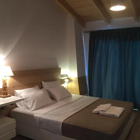 First House Apartman Himara