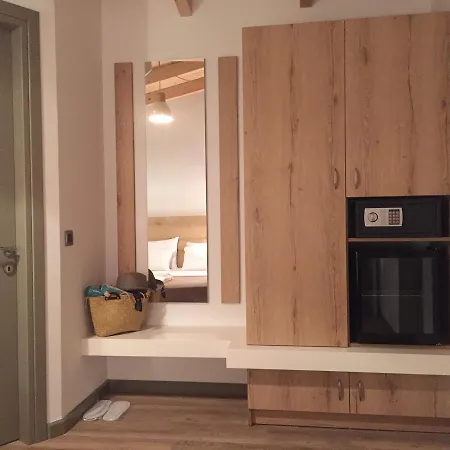 Apartman First House *