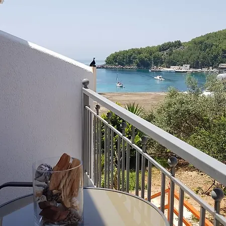 First House Apartman Himara