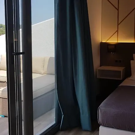 Apartman First House