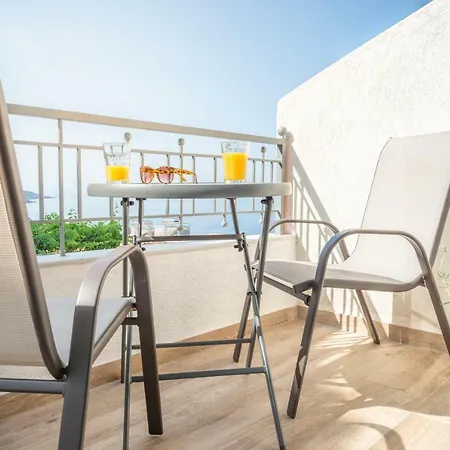 First House Apartman