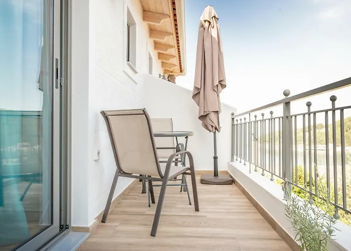 Daire First House Himarë