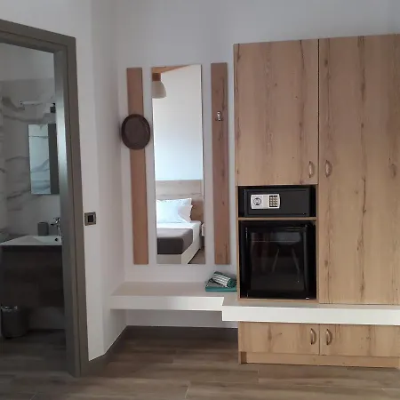 Apartment First House Himarë