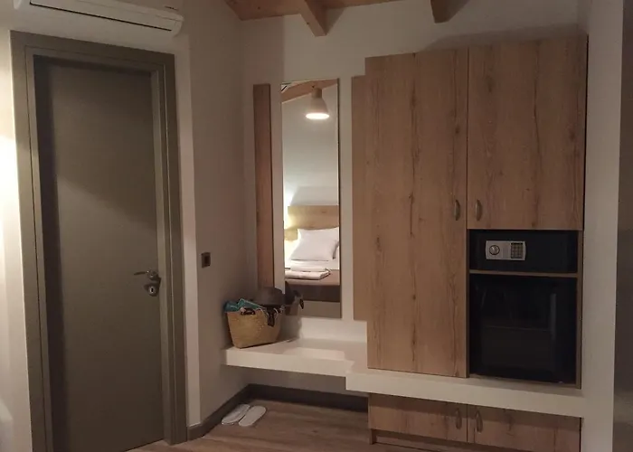 First House * 希马拉