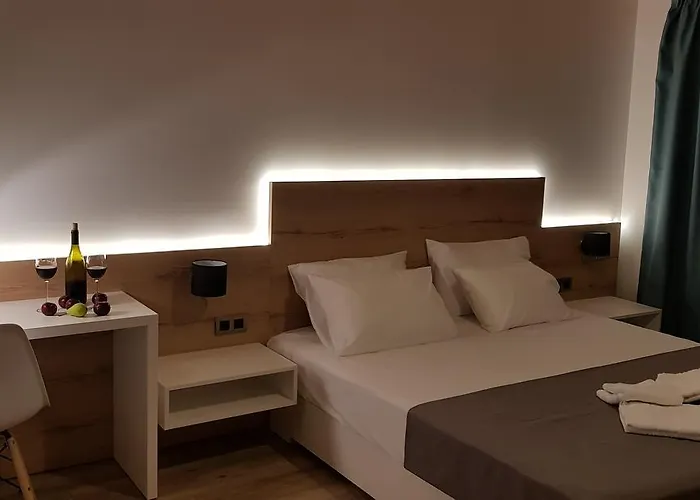 First House * 希马拉