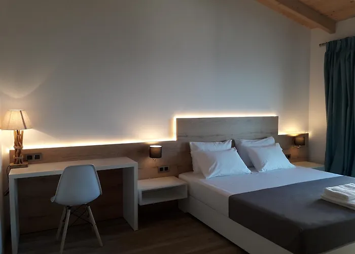 First House * 希马拉