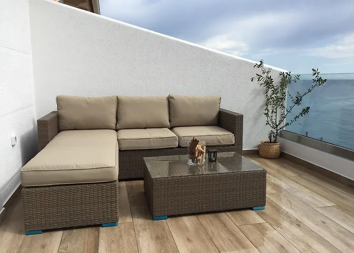 公寓 First House *