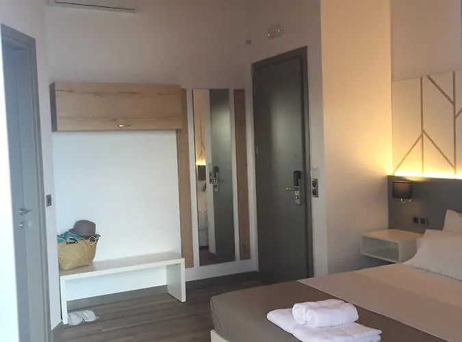 公寓 First House *