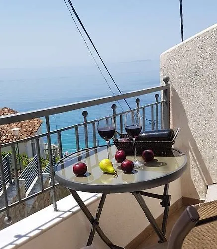 First House * 希马拉